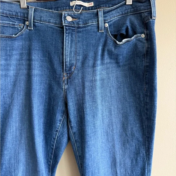 Levi's Women's Classic Bootcut Jeans - Picture 5 of 9